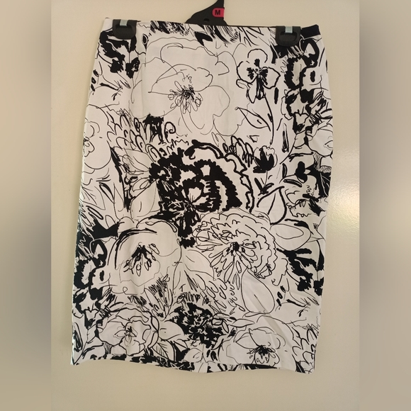 VINTAGE Me First! Floral Black and White Pencil Skirt Size 14 - Picture 3 of 7